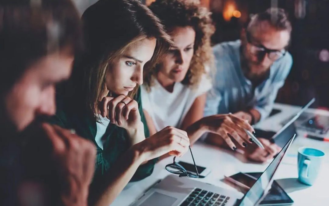 Cargos Directivos: CEO, CIO, CFO, COO y más